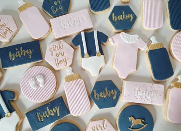 Pink Happy Birthday and Mum iced biscuits with floral bouquet, heart and 50th birthday designs